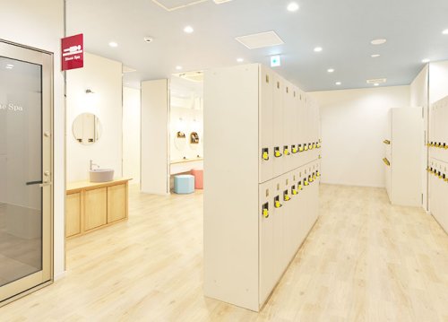 カルド湊川店のロッカールーム